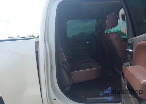 2014 Chevrolet Silverado 1500 High Country z USA, uszkodzony, nr VIN 3GCPCTEC6EG517851